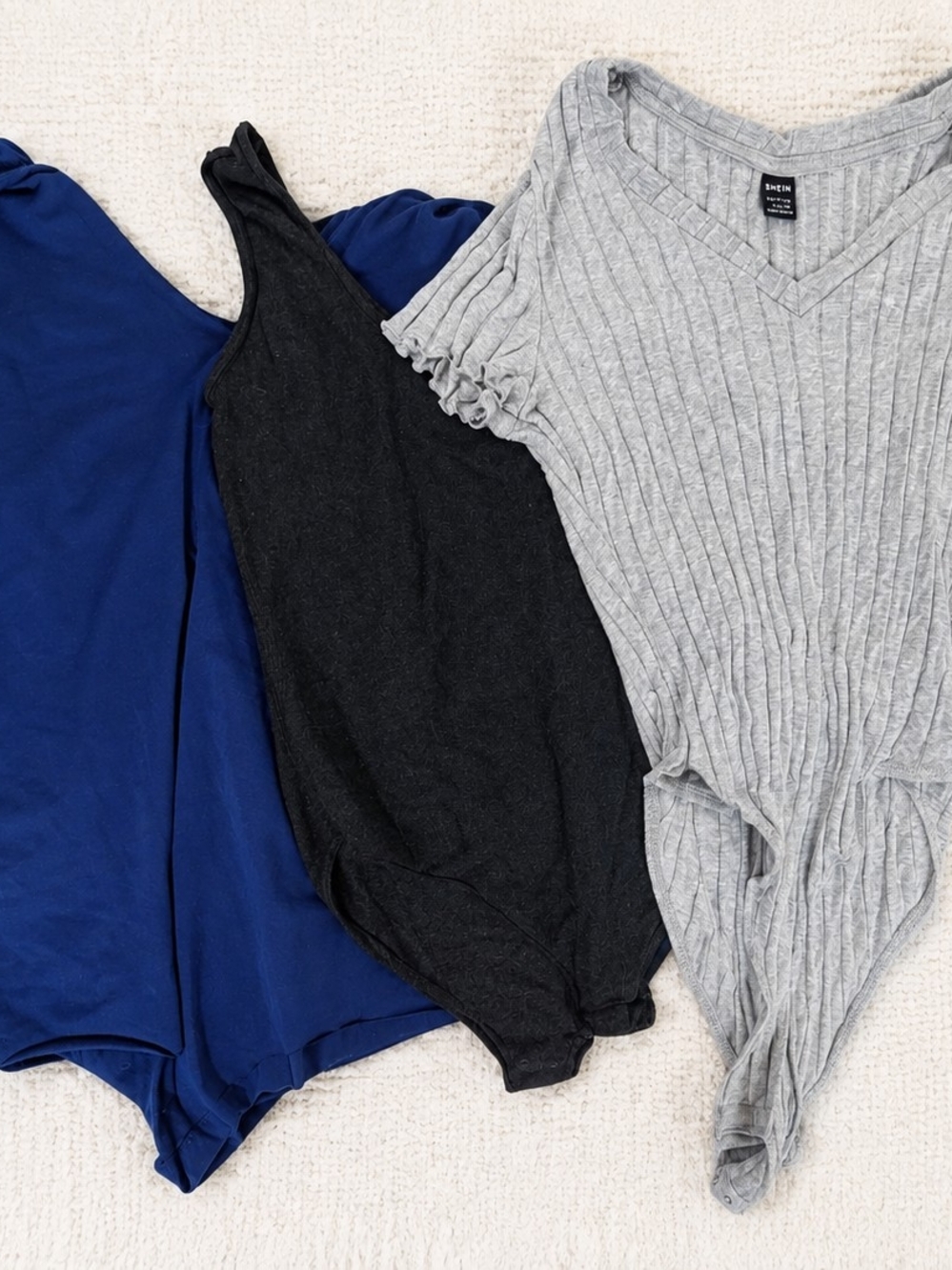 Gray Ribbed V-Neck Women's Top - SZ M - Unknown Brand